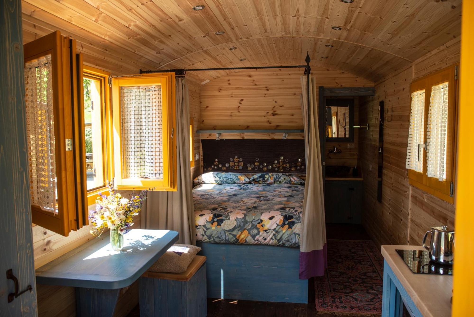 Agriturismo La Rovere - I Carrozzoni Gitani Cossano Belbo Екстериор снимка