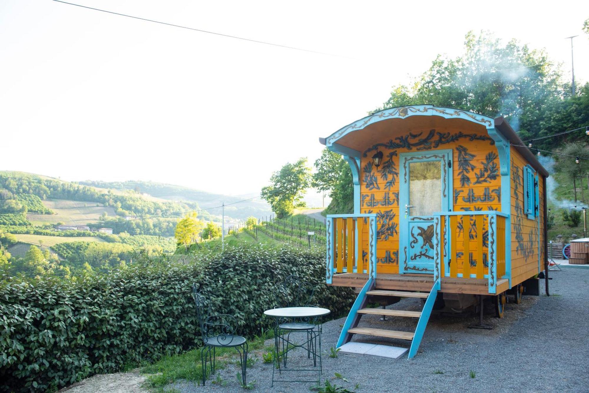 Agriturismo La Rovere - I Carrozzoni Gitani Cossano Belbo Екстериор снимка