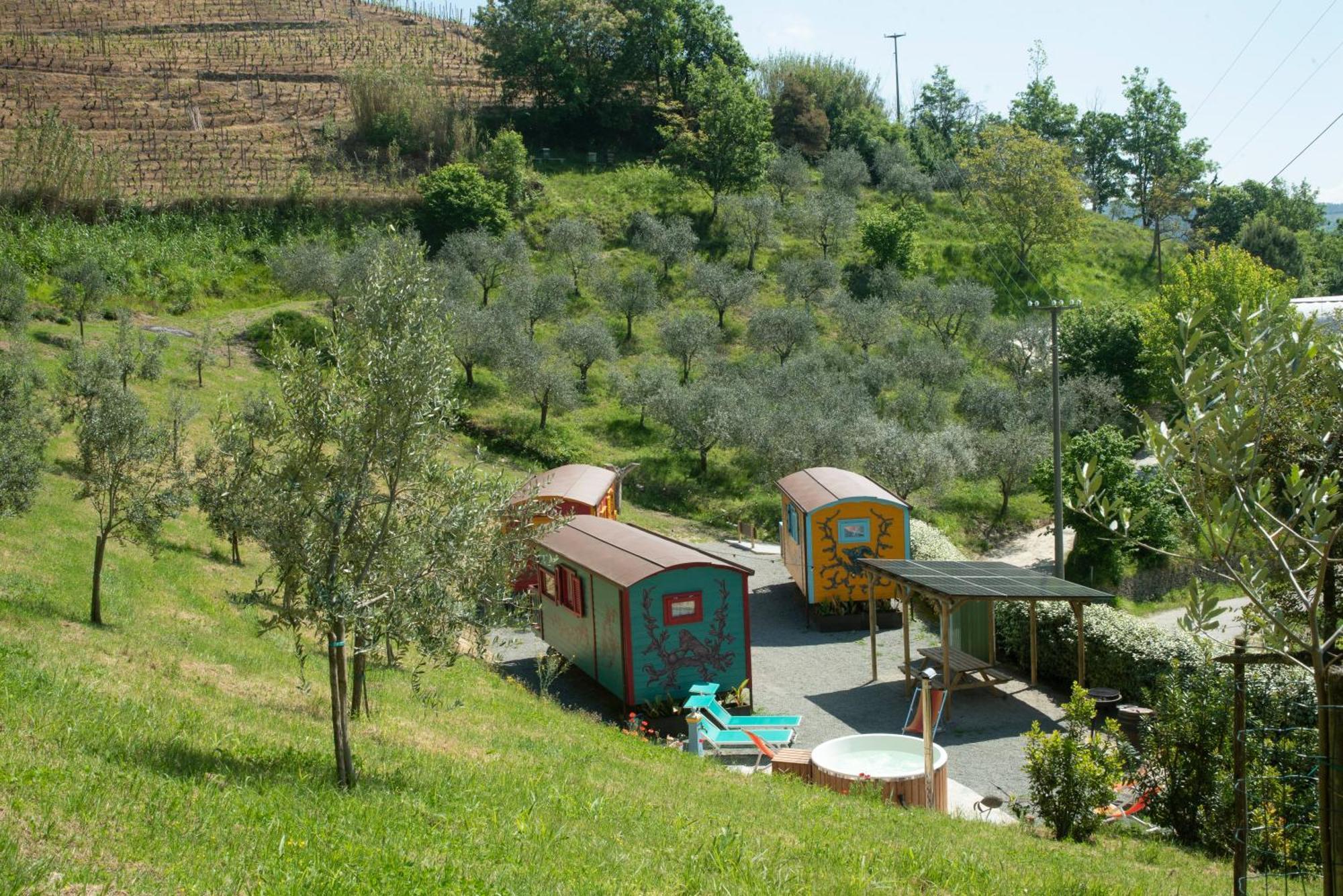 Agriturismo La Rovere - I Carrozzoni Gitani Cossano Belbo Екстериор снимка