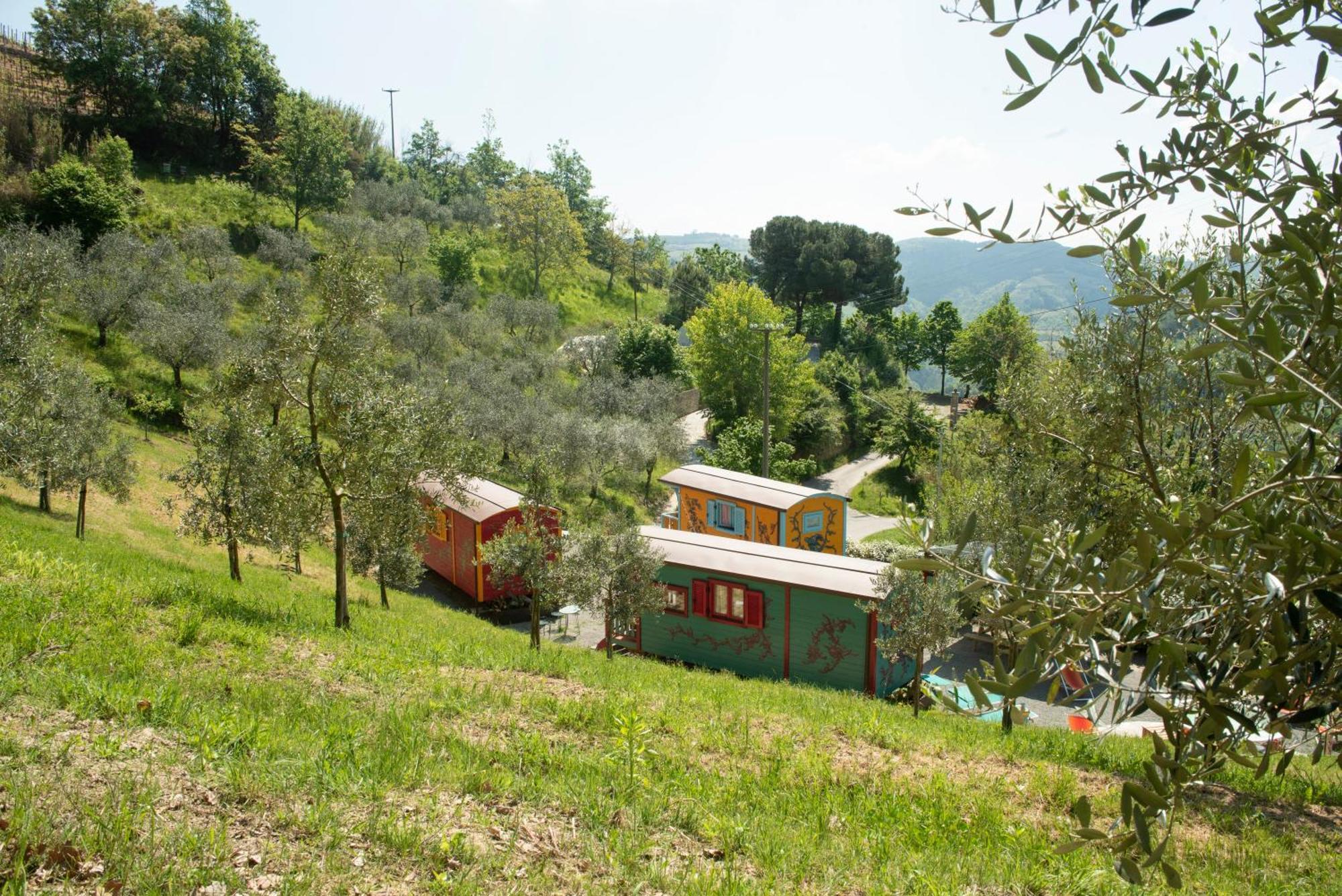 Agriturismo La Rovere - I Carrozzoni Gitani Cossano Belbo Екстериор снимка