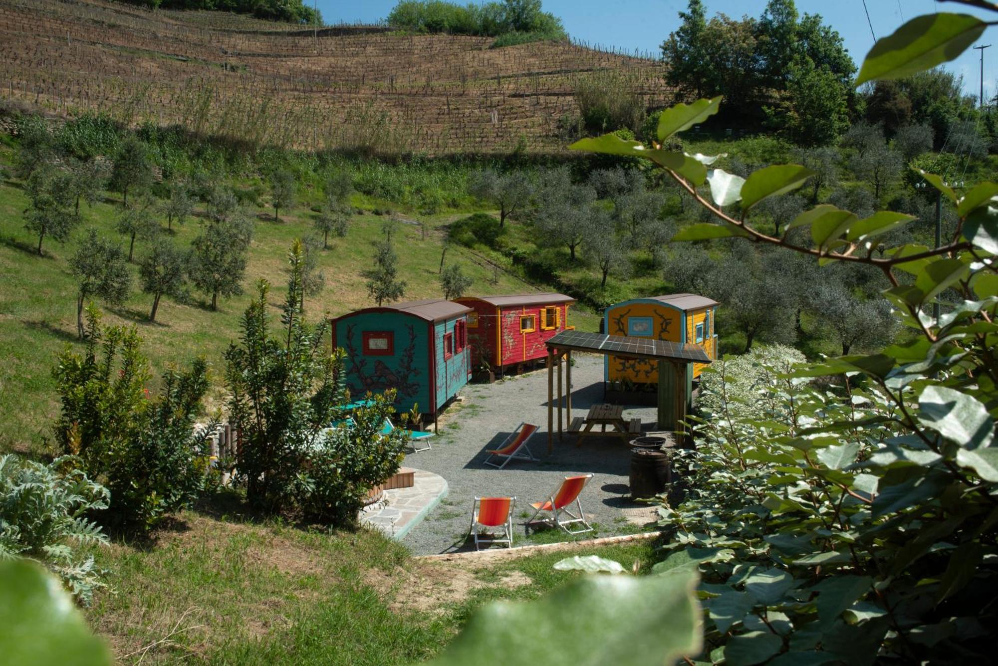 Agriturismo La Rovere - I Carrozzoni Gitani Cossano Belbo Екстериор снимка