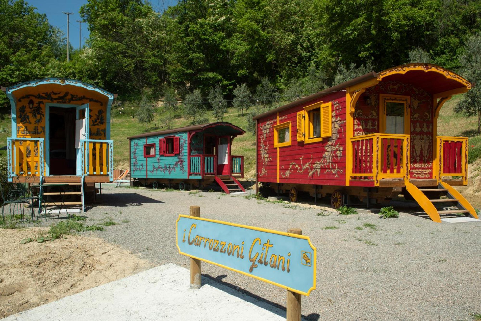 Agriturismo La Rovere - I Carrozzoni Gitani Cossano Belbo Екстериор снимка